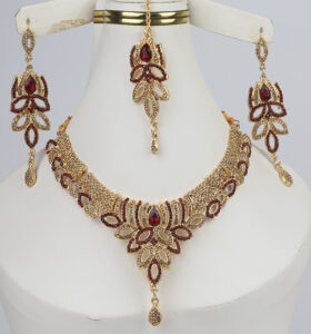 Beautiful Jewelry Set With Earring & Matha Patti (Code: 7795)