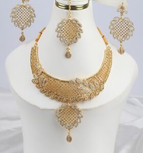 Beautiful Apple Jewelry Set Earring and Matha Patti (Code:7799)