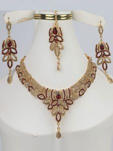 Beautiful Jewelry Set With Earring & Matha Patti (Code:7795)