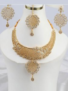 Beautiful Apple Jewelry Set Earring and Matha Patti (Code:7799)