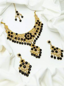 Stone Necklace Set with Earrings and Bindia (Code:22596)